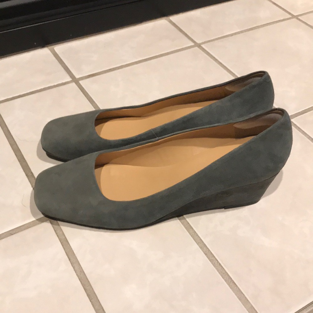 NWT Beautiful Gray Talbots Wedge Size 8 1/2